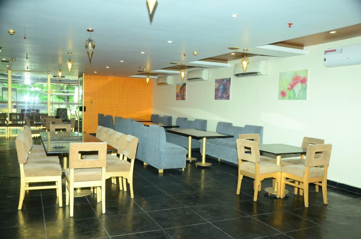 היידראבד Blossoms Room The Plaza-Luxury Collection- Lakdikapul מראה חיצוני תמונה