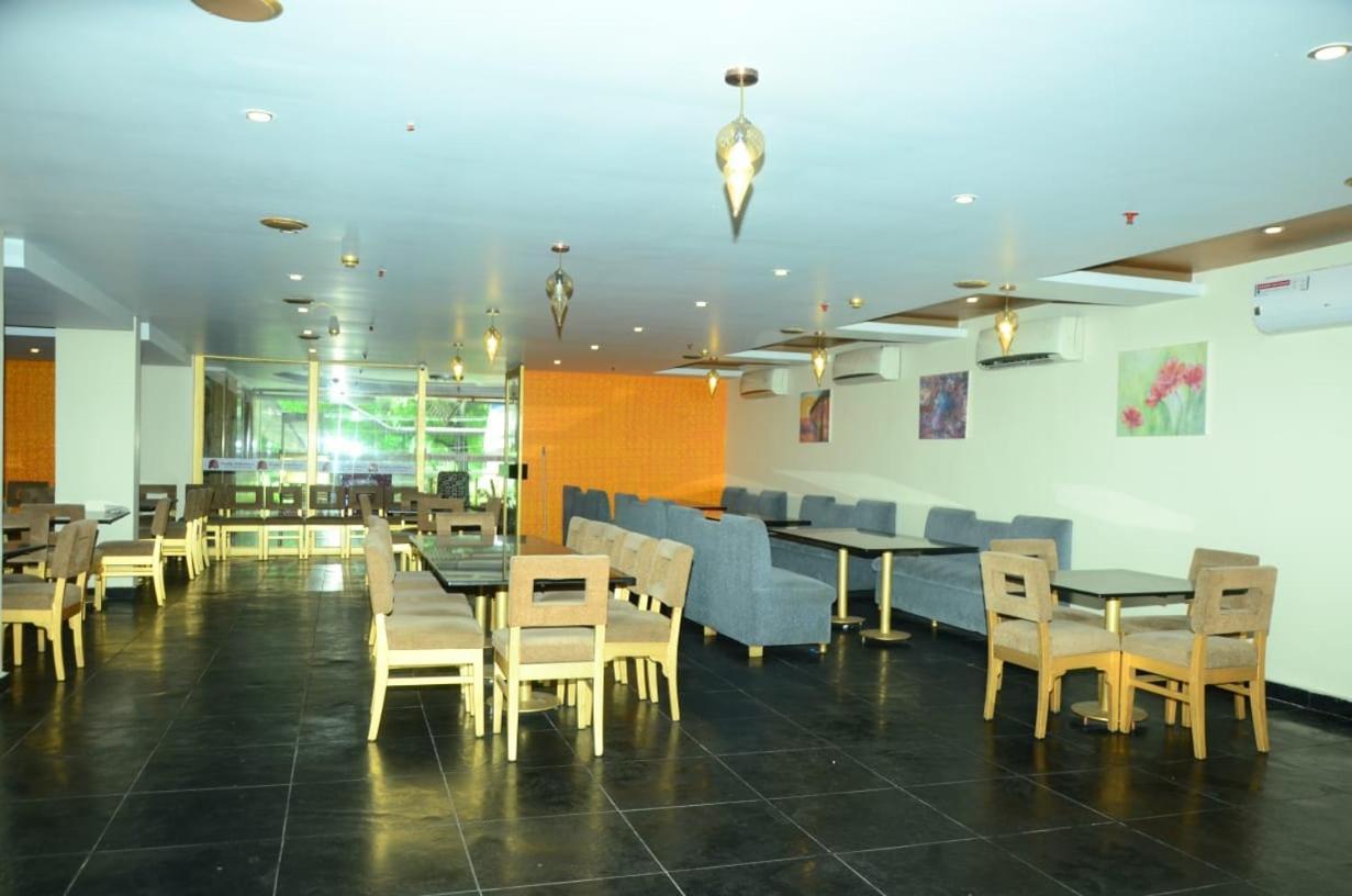 היידראבד Blossoms Room The Plaza-Luxury Collection- Lakdikapul מראה חיצוני תמונה